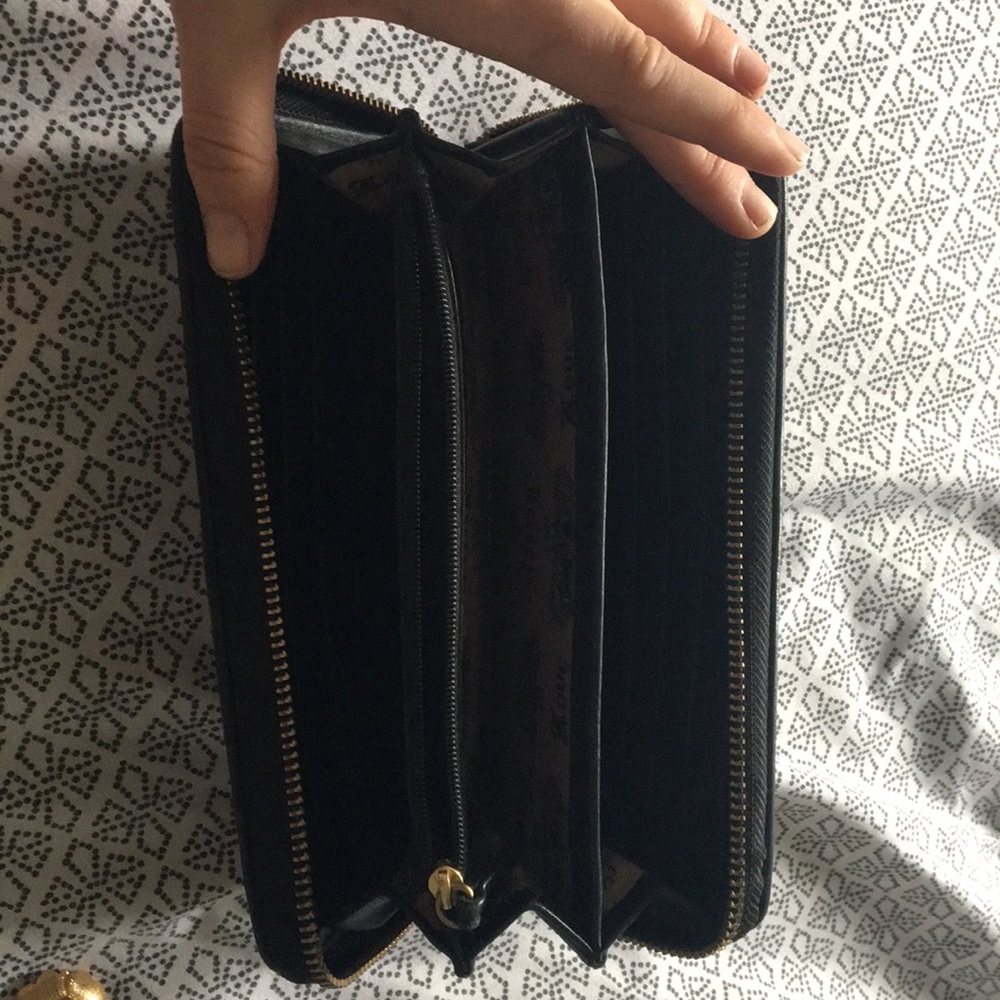 Juicy Couture Wallet♥️ - Picture 4 of 5